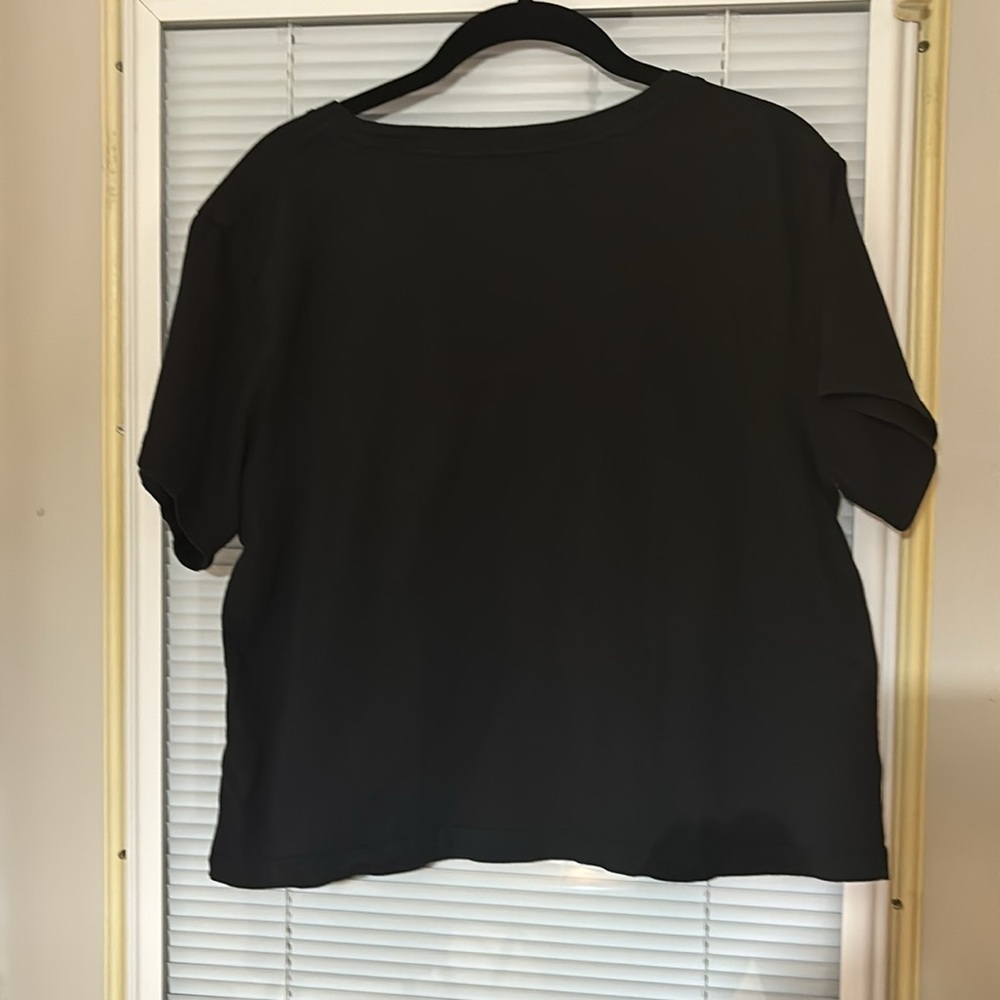 ATHLETA BLACK DAILY CROP TEE STAND UP GRAPHIC SIZE LARGE - Picture 4 of 7